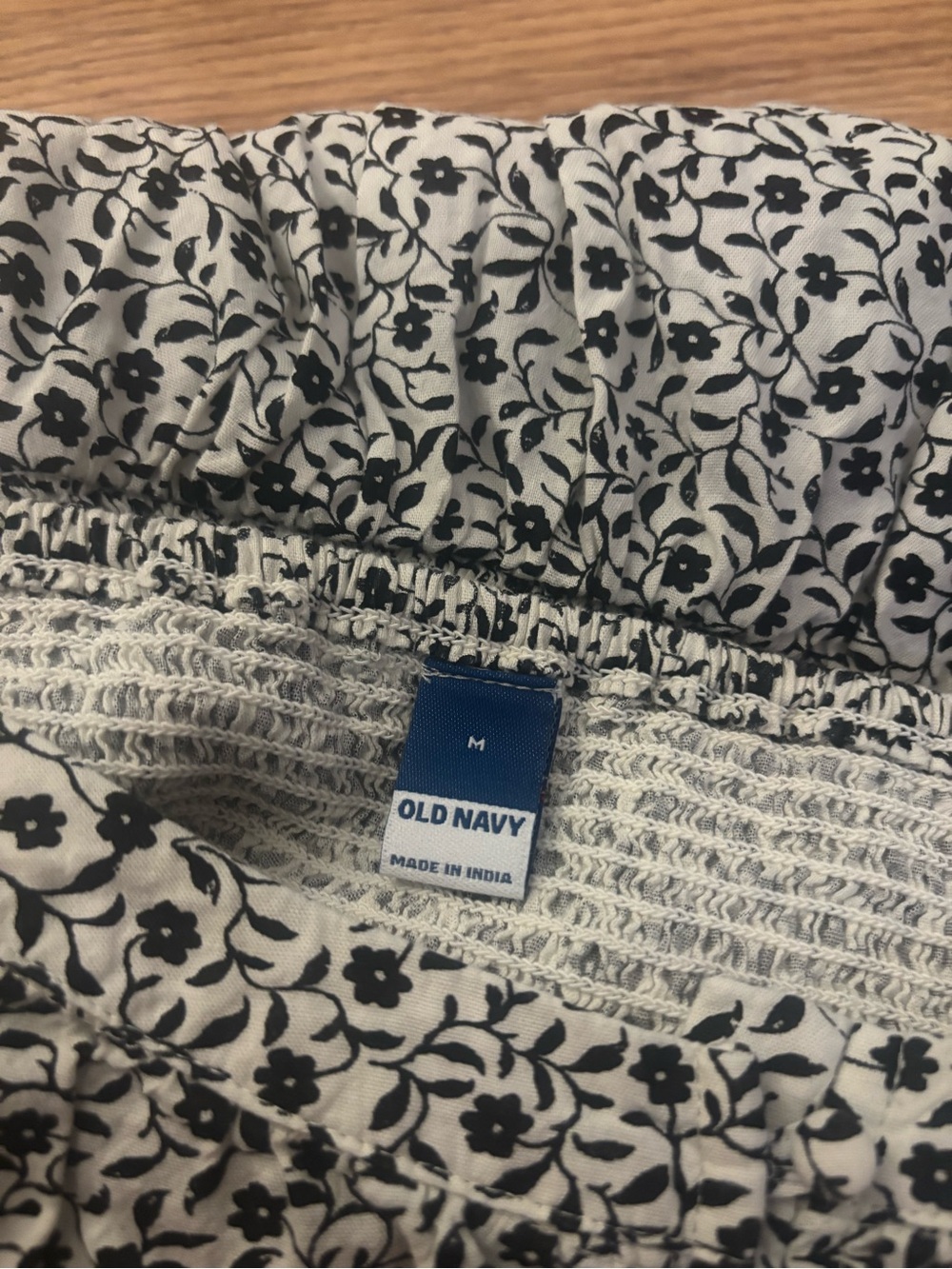 Old Navy Black Floral Puff-Sleeve Blouse Size Medium - Picture 4 of 8